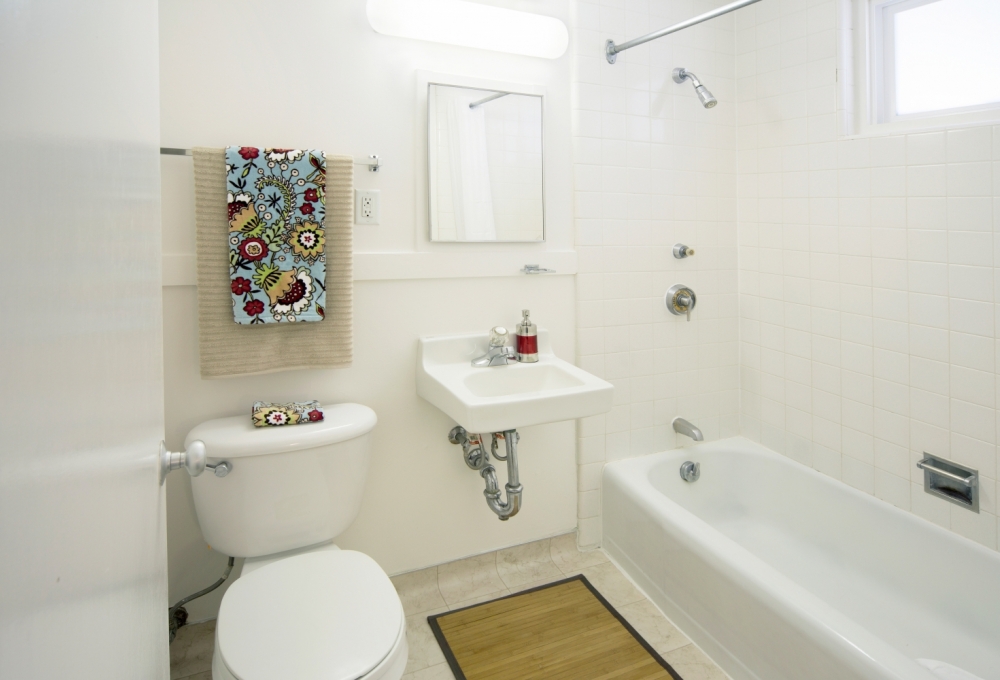 Escondido Low-Rises, 1-Bedroom, Bathroom Escondido Low-Rises, 1-Bedroom, Bathroom