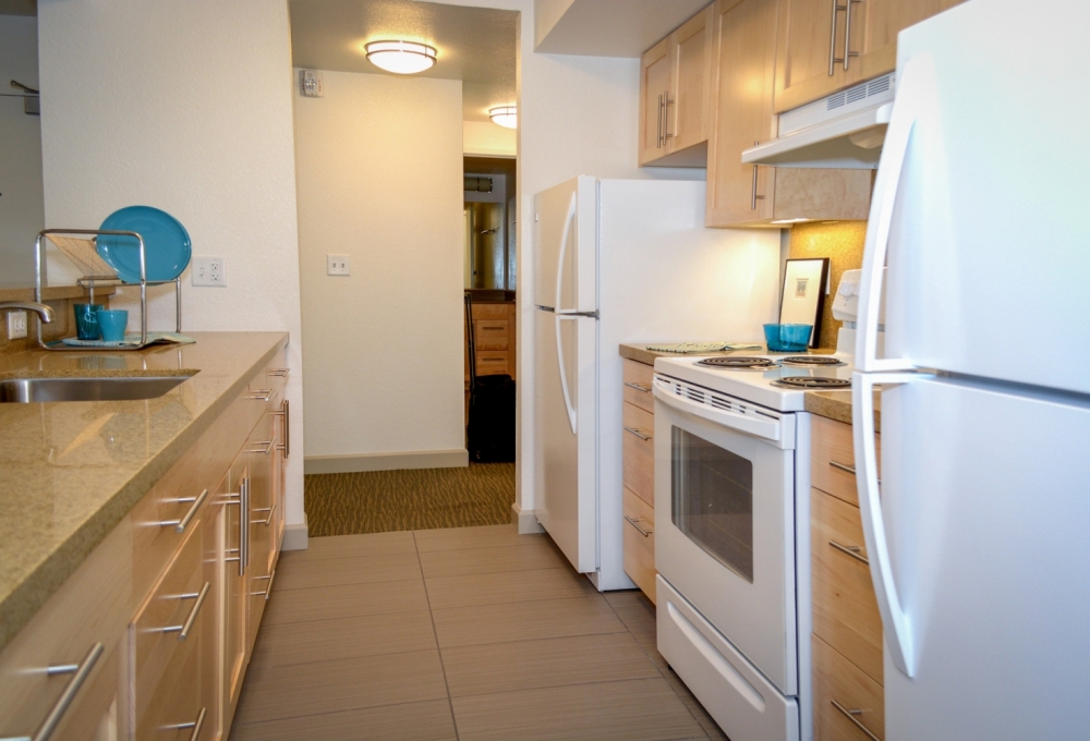 Rains 4-Bedroom, Kitchen Rains 4-Bedroom, Kitchen