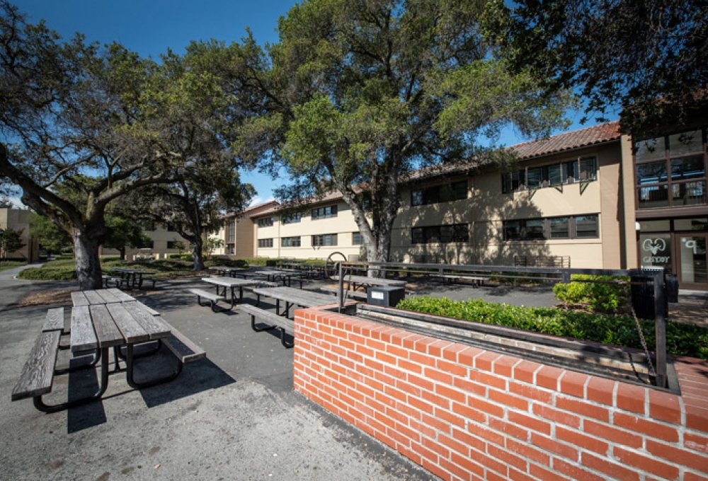 Outdoor Seating with Barbecue Pit Outdoor Seating with Barbecue Pit