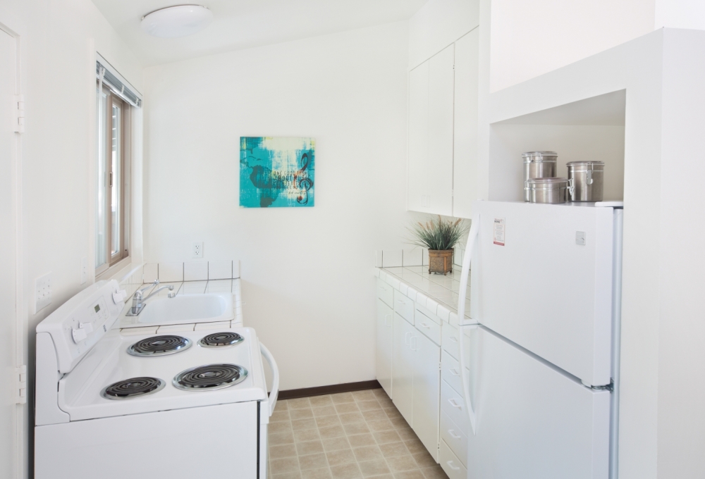 Escondido Low-Rises, 1-Bedroom, Kitchen Escondido Low-Rises, 1-Bedroom, Kitchen