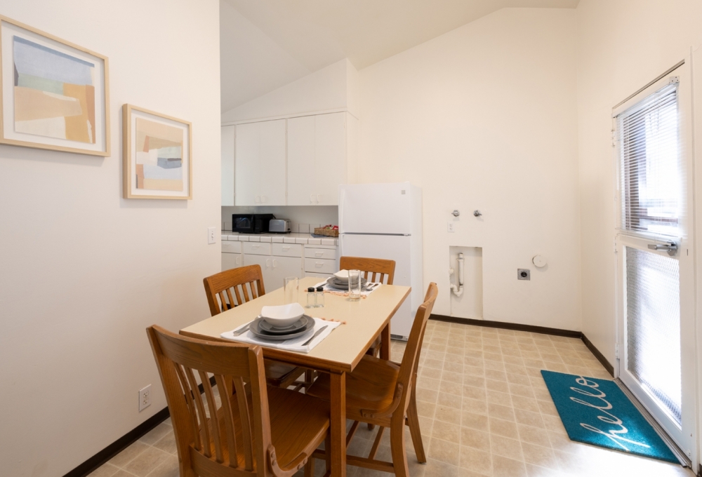 Escondido Low-Rises, 3-Bedroom, Kitchen and Dining Room Escondido Low-Rises, 3-Bedroom, Kitchen and Dining Room