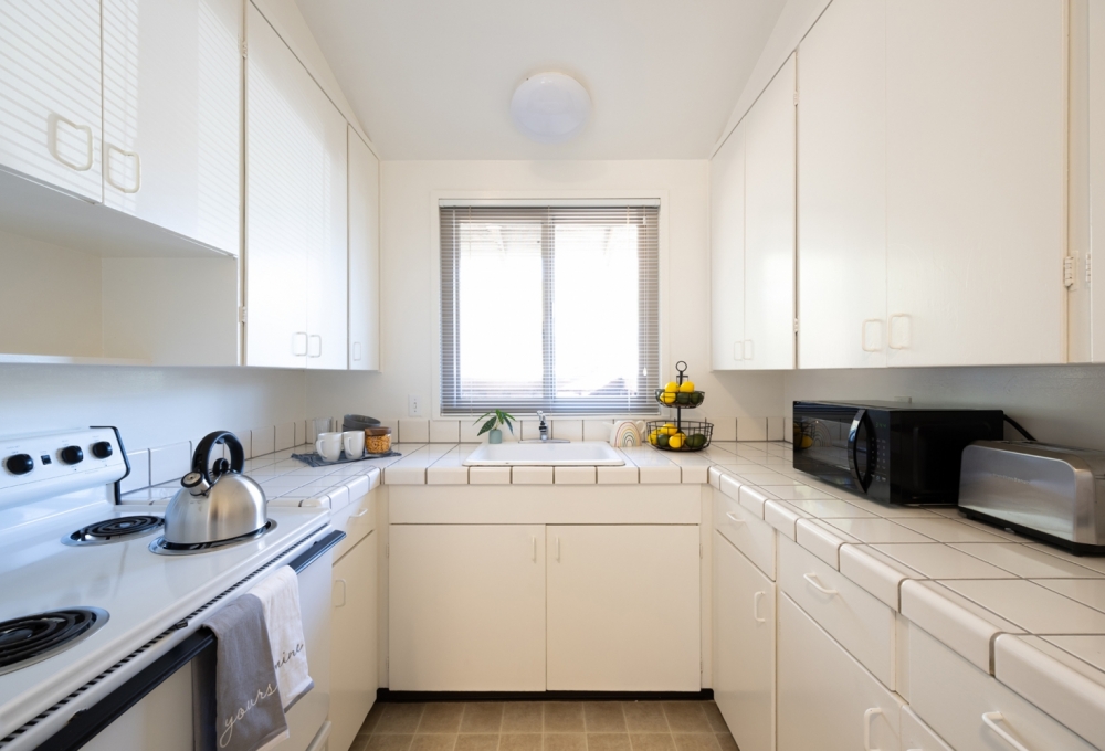 Escondido Low-Rises, 3-Bedroom, Kitchen Escondido Low-Rises, 3-Bedroom, Kitchen