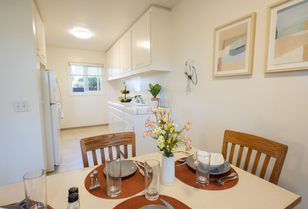 Escondido Low-Rises, 3-Bedroom, Kitchen and Dining Room Escondido Low-Rises, 3-Bedroom, Kitchen and Room