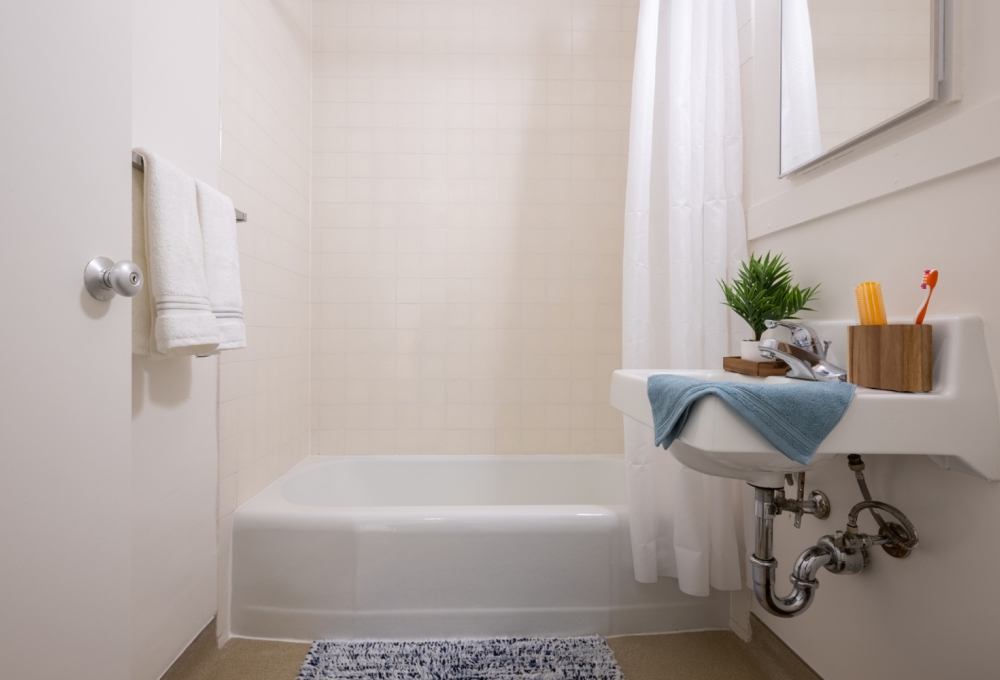 Escondido Village High-Rises, One-Bedroom, Bathroom Escondido Village High-Rises, One-Bedroom, Bathroom