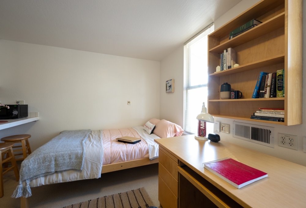 Escondido Village, Studio 2, Bed and Desk Escondido Village, Studio 2, Bed and Desk