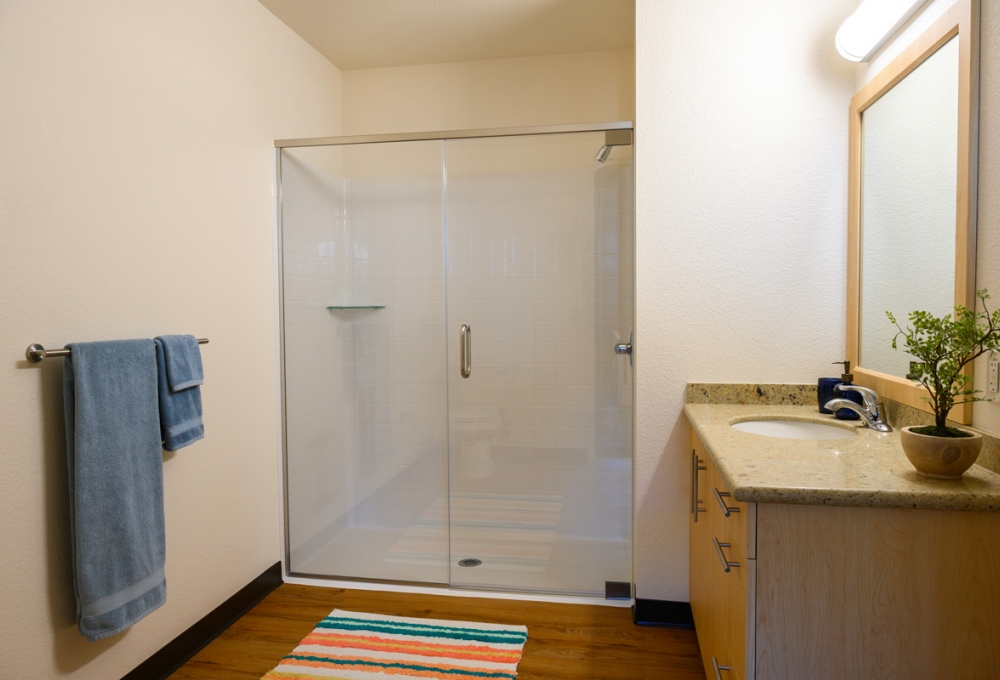 Premium Double: 2 Bedroom - Bathroom Area Premium Double: 2 Bedroom - Bathroom Area