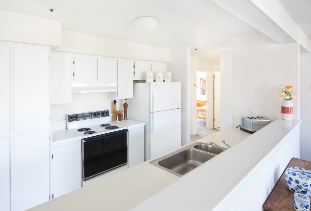 Rains 4-Bedroom, Kitchen Rains 4-Bedroom, Kitchen