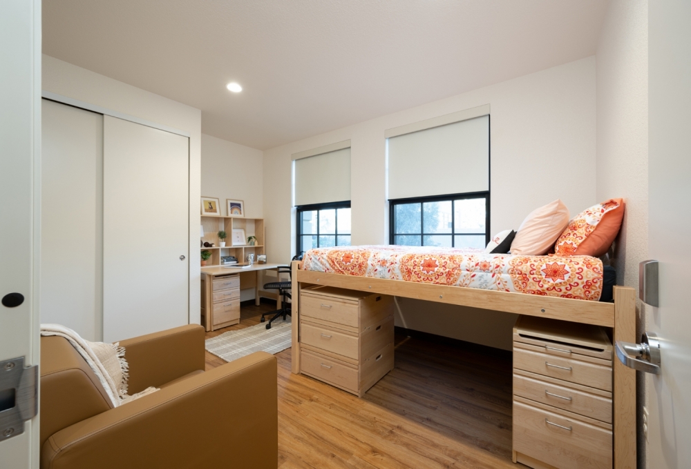 EVGR, Junior Premium, 2-Bedroom, Bedroom and Study Area EVGR, Junior Premium, 2-Bedroom, Bedroom and Study Area