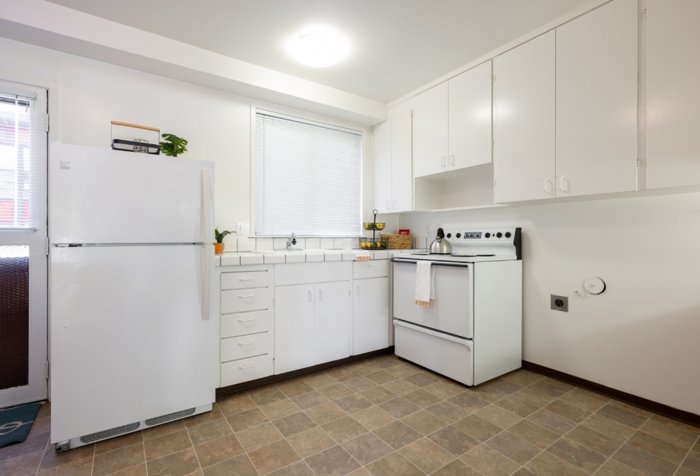 Escondido Low-Rises, 2-Bedroom, Kitchen Escondido Low-Rises, 2-Bedroom, Kitchen