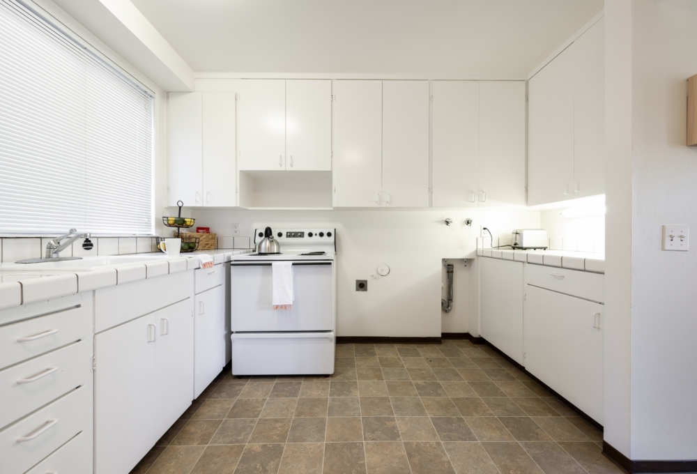 Escondido Low-Rises, 2-Bedroom, Kitchen Escondido Low-Rises, 2-Bedroom, Kitchen