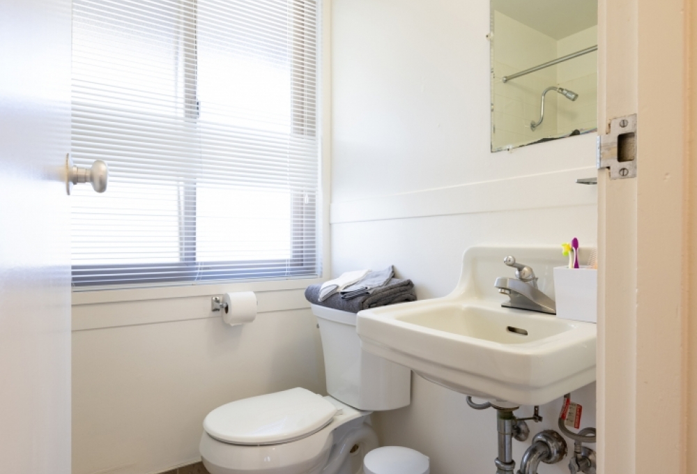 Escondido Low-Rises, 2-Bedroom, Bathroom Escondido Low-Rises, 2-Bedroom, Bathroom
