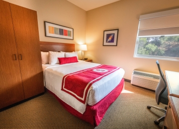 Single bedroom at the Stanford Guest House at SLAC